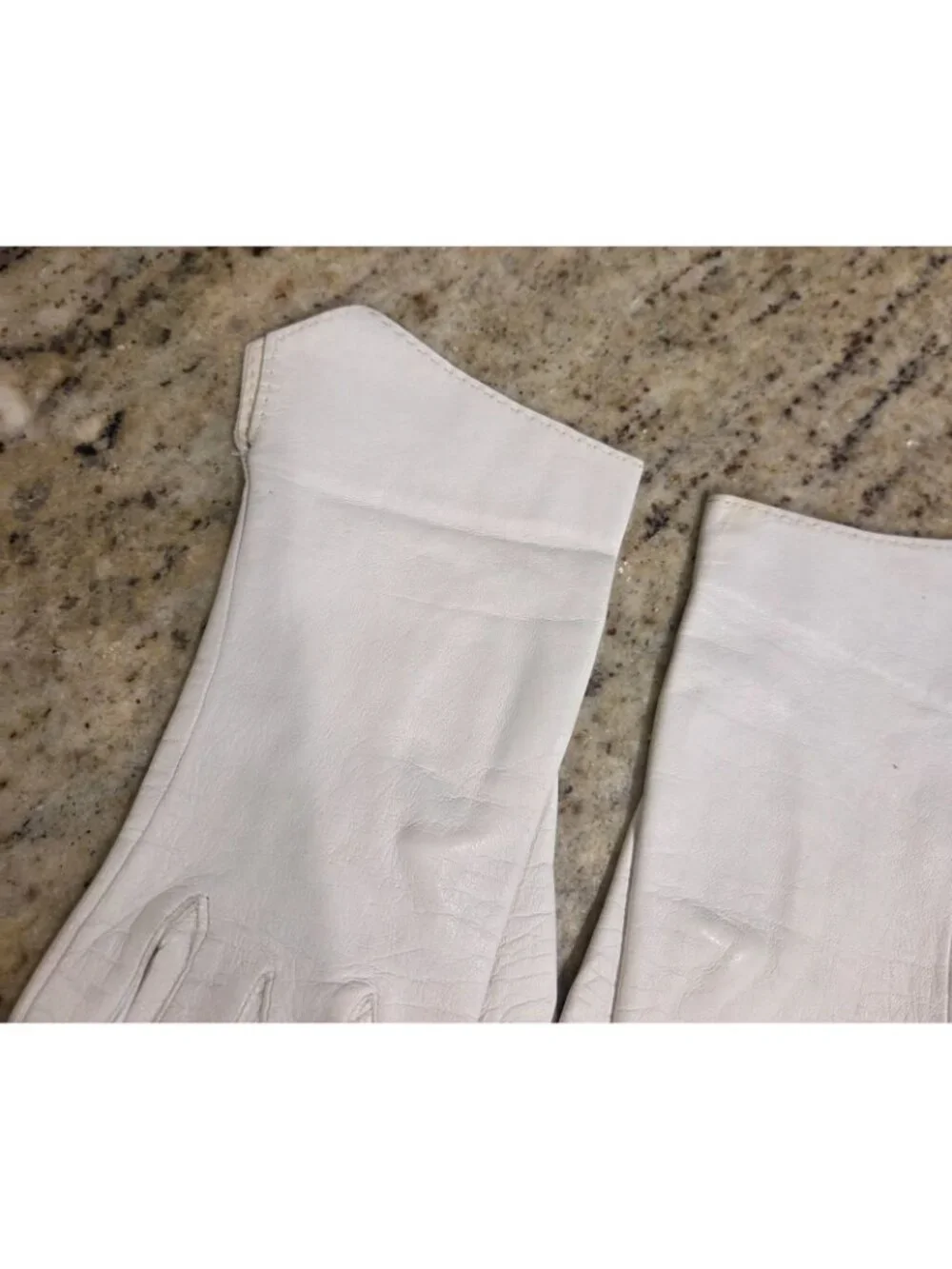 Vintage Womens Size 6.5 S/M White Soft Leather Formal Silk Lined Gloves